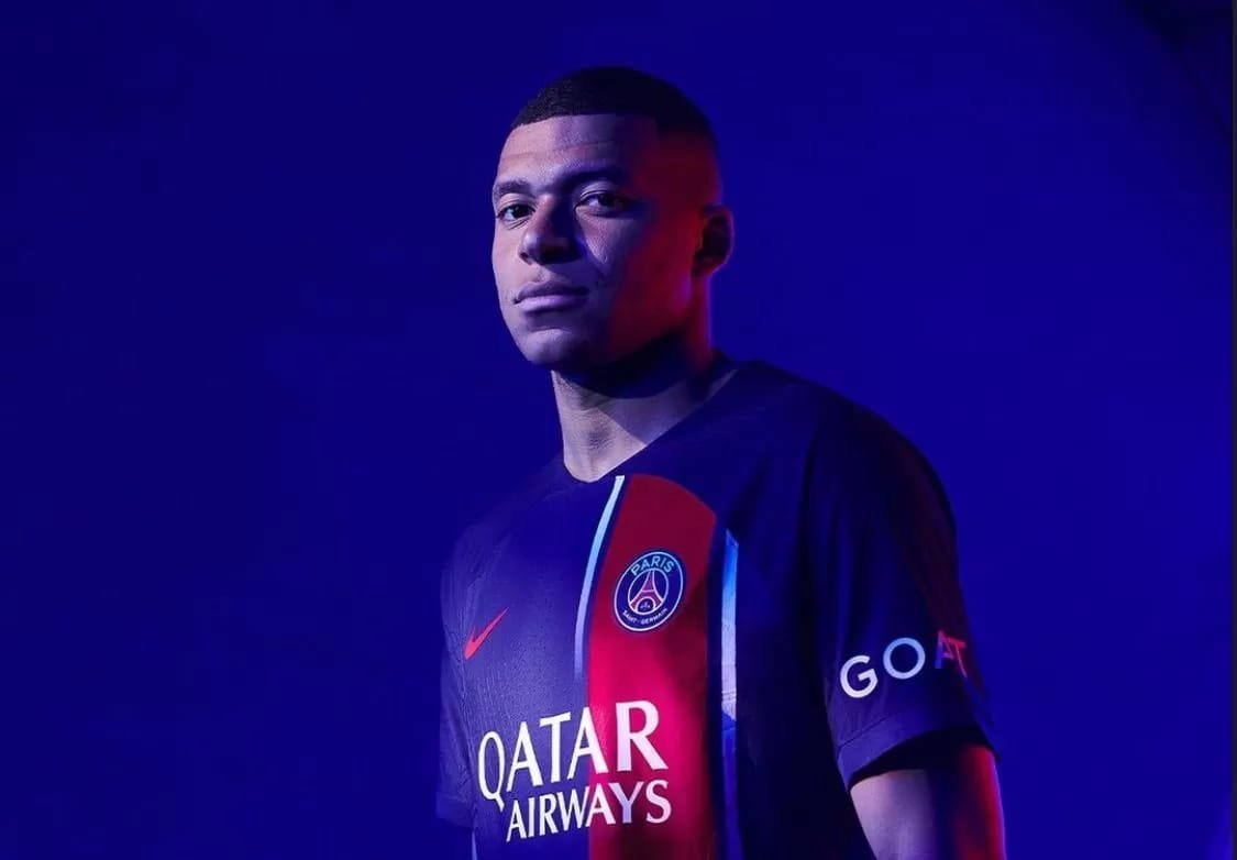 Kylian Mbappe kukuh pada pendiriannya untuk tidak pergi dari Paris Saint -Germain pada musim panas ini. Mbappe akan menghabiskan kontraknya di PSG.