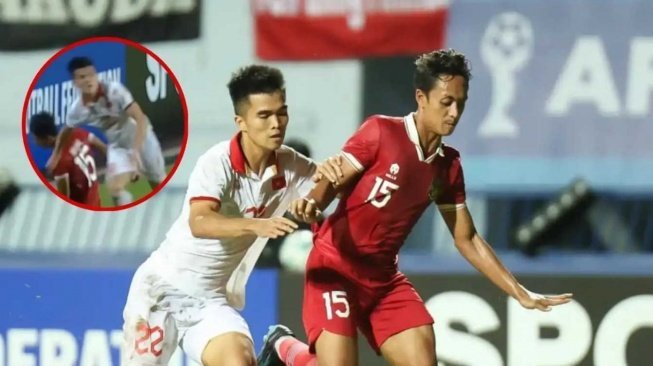 Piala AFF U-23: Momen Nguyen Hong Phuc Sikut Kepala Haykal