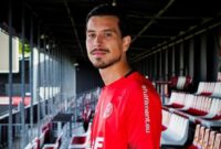 Thom Haye Resmi Bergabung ke Almere City: Upaya Sang Gelandang Selamatkan Klub dari Zona Degradasi