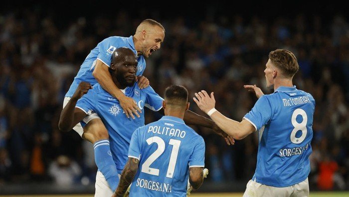 Napoli Kukuhkan Posisi di Puncak Klasemen Serie A 2024/2025 dengan Kemenangan atas Como Napoli Kukuhkan Posisi di Puncak Klasemen Serie A 2024/2025 dengan Kemenangan atas Como