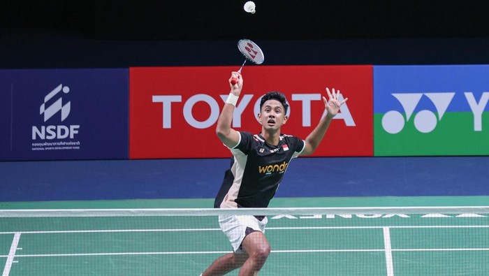 Alwi Farhan Singkirkan Popov Dua Gim Langsung, Melaju ke 16 Besar Singapore Open