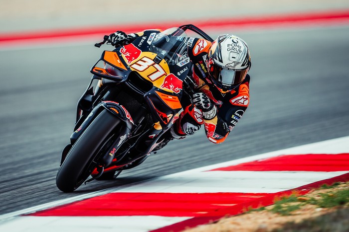 Pedro Acosta Rebut Pole MotoGP Catalunya 2026, Aprilia Dihantam Nasib Buruk