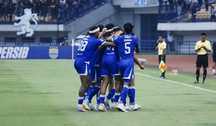 Persib Bandung Hat-trick Juara, Borneo FC Gagal Salip Meski Menang 7-1