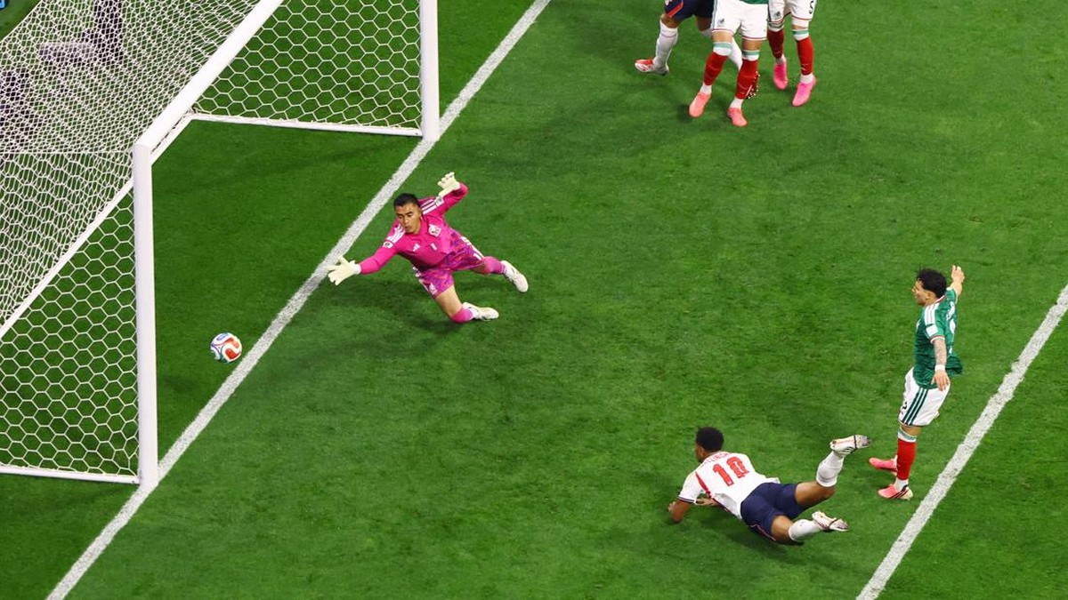 Inggris Tekuk Meksiko 3-2, Lolos ke Perempatfinal Meski Bermain dengan 10 Pemain